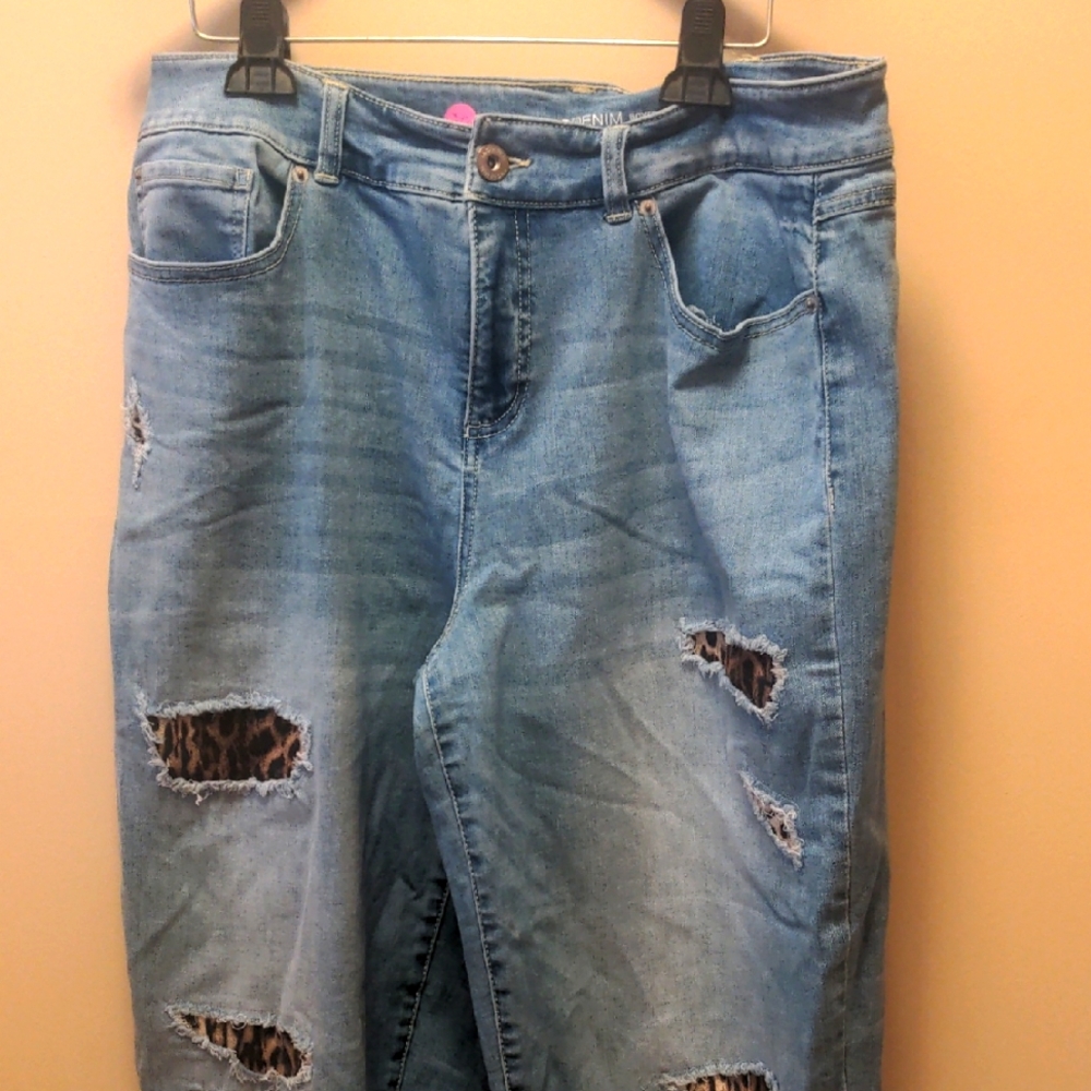 Stylish Blue Distressed Women Jeans